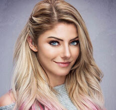Alexa Bliss (ofc)
